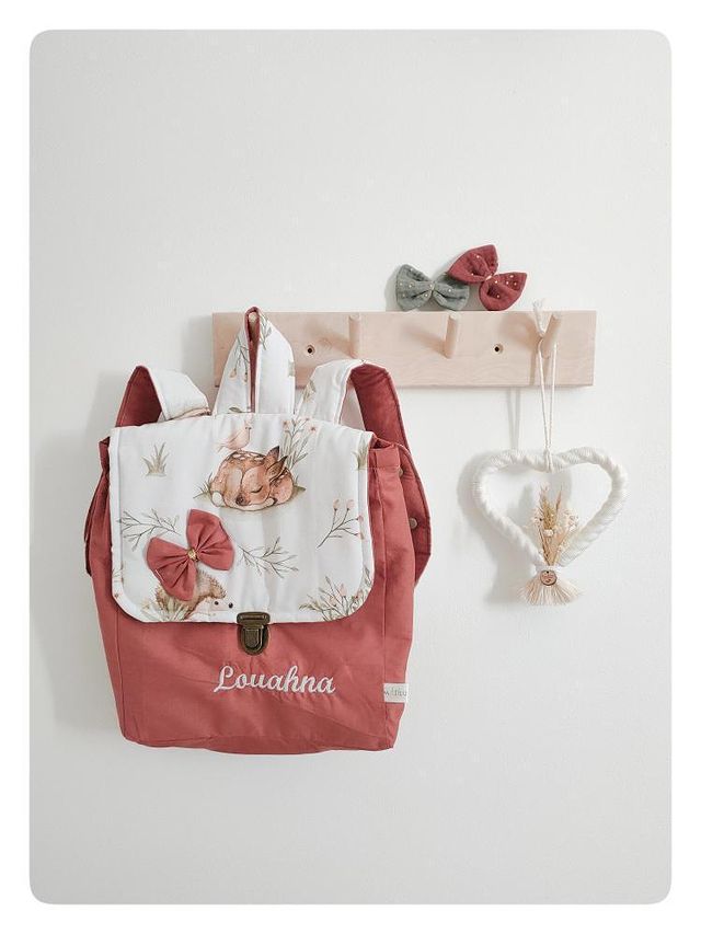 Un très beau sac à dos conçut par Little Matilu avec le tissu Biche et hérisson.