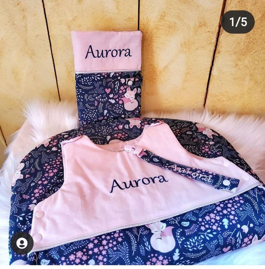 Un superbe ensemble réalisé pour la petite Aurora par Naya & Co avec le tissu Renard fleuri. Magnifique !
